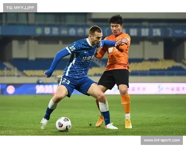 卡多索凭借强壮体格和护球技巧，助力河南队进攻稳定推进